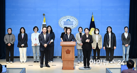 나경원 국민의힘 대선 경선 후보가 18일 서울 여의도 국회 소통관에서 교육분야 공약 발표를 하고 있다. [사진=곽영래 기자]