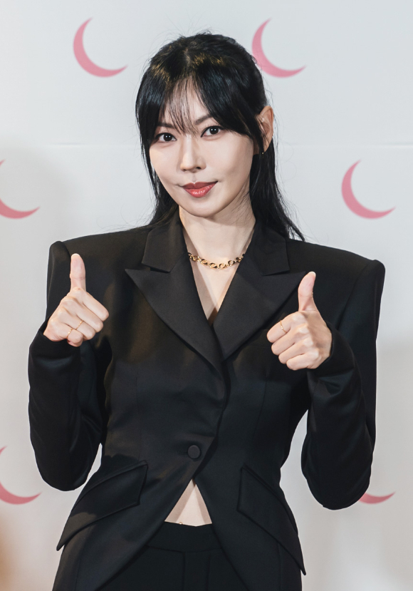 배우 김소연이 3일 온라인으로 진행된 tvN 새 토일드라마 '구미호뎐1938' 제작발표회에 참석하고 있다. [사진=tvN]