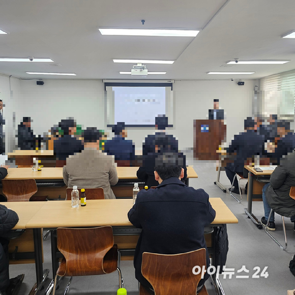 압구정3구역 조합 입구 전경. 2026.02.23 [사진=이효정 기자 ]