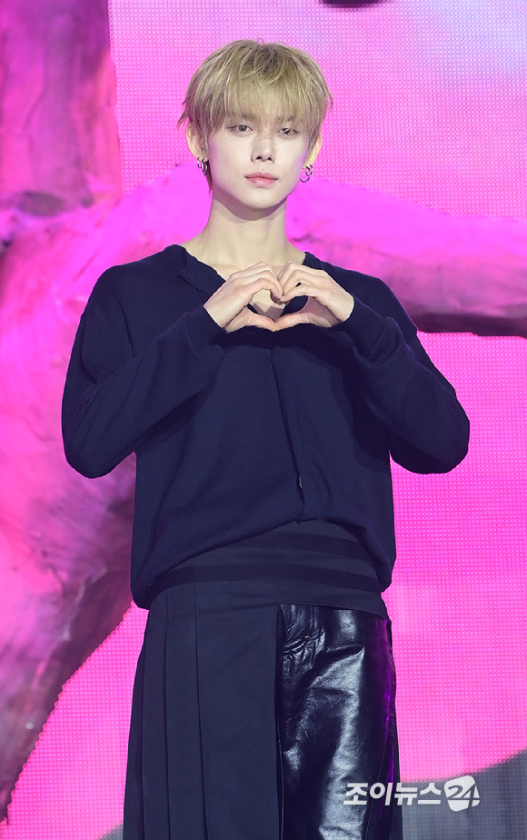 그룹 투모로우바이투게더 연준이 13일 오후 서울시 성북구 안암동 고려대학교 화정체육관에서 열린 투모로우바이투게더(TOMORROW X TOGETHER, TXT) 미니 8집 '7TH YEAR: 가시덤불에 잠시 바람이 멈췄을 때' 발매 기념 쇼케이스에 참석하고 있다. [사진=정소희 기자]