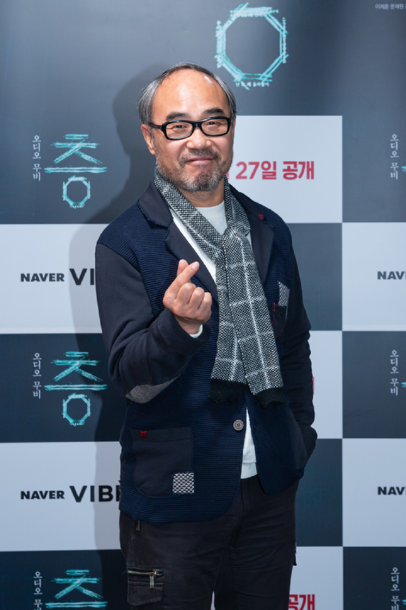 배우 강신일이 16일 온라인으로 진행된 네이버 오디오 무비 '층'(감독 임지환) 제작보고회에 참석해 포즈를 취하고 있다. [사진=네이버 바이브]