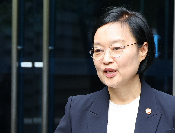 한성숙 국무총리 후보자가 8일 서울 종로구 통의동 금융감독원 연수원에 마련된 인사청문회 준비 사무실 앞에서 지명 소감을 밝히고 있다. 2026.6.8 [사진=연합뉴스]