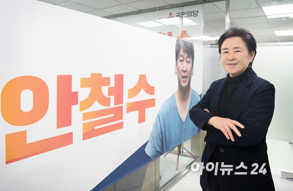 신용현 국민의당 공동선대위원장이 28일 서울 여의도 국민의당 대선캠프에서 아이뉴스24와 인터뷰를 갖고 있다. [사진=정소희 기자]