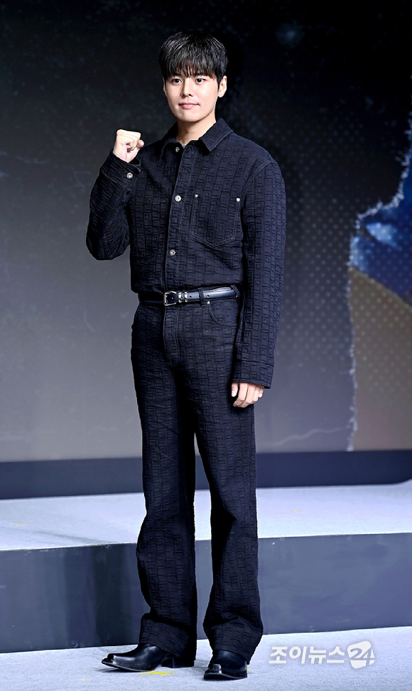 배우 려운이 21일 오전 서울 마포구 호텔 나루 서울 엠갤러리에서 열린 '약한영웅 Class 2' 제작발표회에서 포토타임을 갖고 있다. [사진=곽영래 기자]