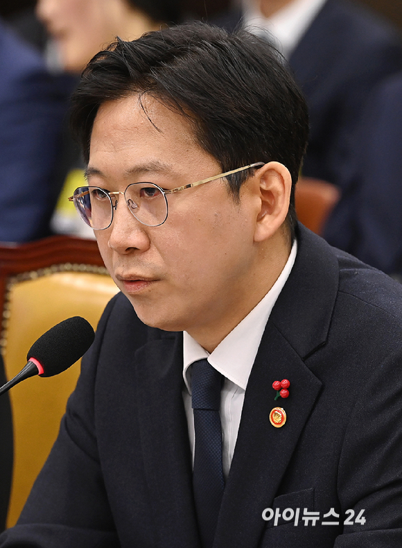 배경훈 부총리 겸 과학기술정보통신부 장관이 30일 서울 여의도 국회에서 열린 쿠팡 침해사고 및 개인정보 유출, 불공정 거래, 노동환경 실태 파악과 재발방지 대책 마련을 위한 청문회에서 질의에 답변하고 있다. [사진=곽영래 기자]