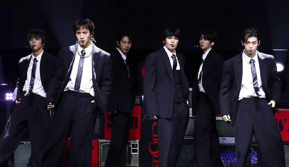 그룹 82메이저가 28일 서울 서대문구 예스24 원더로크홀에서 미니 5집 'FEELM'(필름) 발매 기념 쇼케이스에서 포즈를 취하고 있다. [사진=그레이트엠엔터테인먼트]