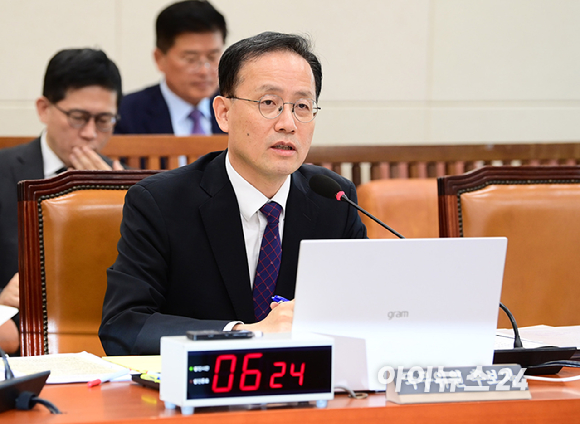 이형일 부총리 겸 재정경제부 장관 후보자가 15일 서울 여의도 국회에서 열린 인사청문회에 참석하고 있다. [사진=정소희 기자]