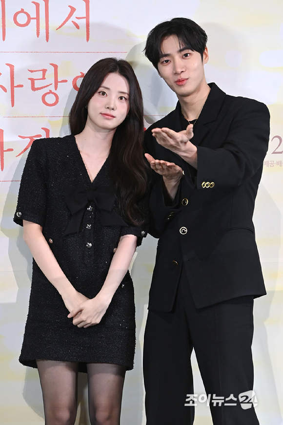 배우 신시아, 추영우가 22일 오후 서울 용산구 CGV용산아이파크몰점에서 열린 영화 '오늘 밤, 세계에서 이 사랑이 사라진다 해도'(감독 김혜영) 언론시사회에 참석해 포즈를 취하고 있다. [사진=문수지 기자]