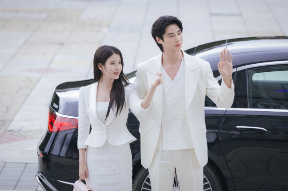 2막 앞둔 '21세기 대군부인', 아이유-변우석 종일 본다⋯1일 '정주행 데이'