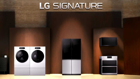 LG전자가 'CES 2023'에서 공개하는 LG 시그니처 2세대 제품들. 왼쪽부터 세탁기, 건조기, 듀얼 인스타뷰 냉장고, 후드 겸용 전자레인지(위), 더블 슬라이드인 오븐(아래). [사진=LG전자]