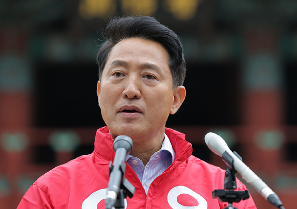 오세훈 국민의힘 서울시장 후보가 27일 서울 종로 보신각 앞에서 출마 기자회견을 하고 있다. [사진=연합뉴스]