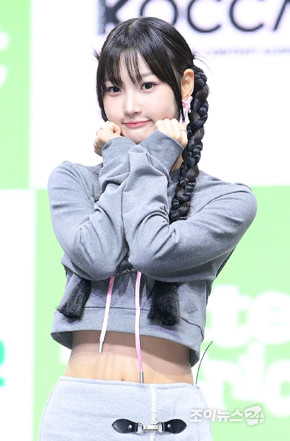 그룹 유스피어 시안이 17일 오후 서울 영등포구 명화라이브홀에서 열린 USPEER (유스피어) 첫 번째 미니앨범 'BITE DISTRICT'(바이트 디스트릭트) 미디어 쇼케이스에 참석하고 있다. [사진=정소희 기자]
