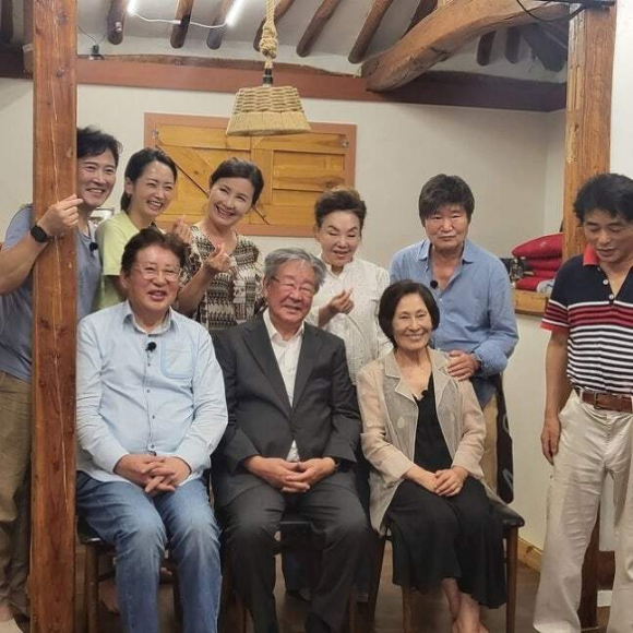 임호, 故 최불암·김수미와 함께 찍은 사진 공개...건강하고 밝은 모습 '먹먹'