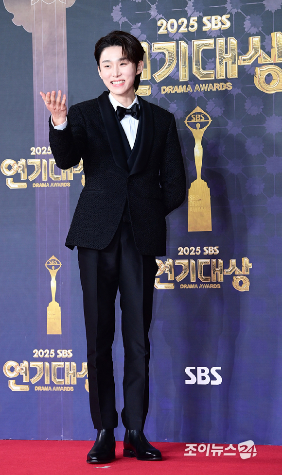 '우주메리미' 배우 서범준이 31일 오후 서울 마포구 상암동 SBS 프리즘타워에서 열린&nbsp;2025 SBS 연기대상&nbsp;레드카펫 행사에 참석하고 있다. [사진=정소희 기자]