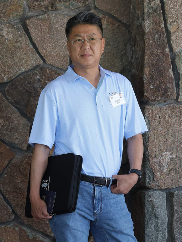 한진만 삼성전자 파운드리사업부장 사장(왼쪽)과 이재용 삼성전자 회장이 7일(현지시간) 미국 아이다호주 선밸리의 선밸리 로지에서 열린 앨런 앤 컴퍼니 선밸리 컨퍼런스에 참석하고 있다.2026.07.07 [사진=연합뉴스AFP]