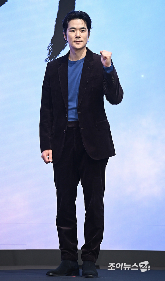 배우 김강우가 18일 오후 서울 구로구 디큐브시티 더 세인트에서 진행된 KBS 2TV 대하드라마 '문무' 제작보고회에서 포토타임을 갖고 있다. [사진=곽영래 기자]