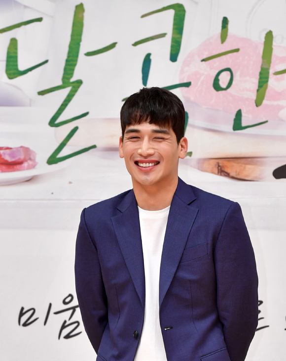 배우 유건이 7일 오후 서울 목동 SBS에서 열린 새 아침드라마 '달콤한 원수' 제작발표회에 참석해 포즈를 취하고 있다. [사진=조성우 기자]