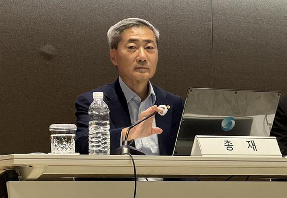 신현송 한국은행 총재가 17일 오후 서울 중구 한국은행에서 열린 물가안정목표 운영상황 점검 기자간담회에서 발언하고 있다. [사진=임우섭 기자]