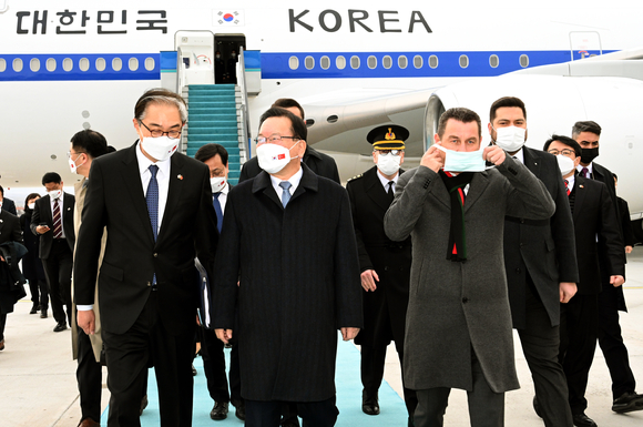 터키 방문을 위해 출국한 김부겸 국무총리가 17일(현지 시각) 터키 앙카라 에센보아 국제공항에 도착해 공식 일정을 시작했다. [사진=총리실]