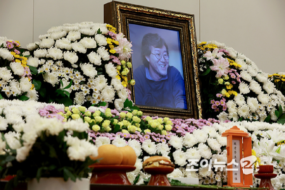뇌출혈 투병 끝에 별세한 '드라마계 거장' 故 안판석 감독의 빈소가 14일 서울대병원 장례식장에 마련됐다. [사진=사진공동취재단]