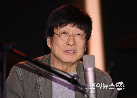 가수 김창완이 27일 서울 종로구 팡타개러지에서 열린 김창완밴드 싱글 'Seventy' 발매 기자간담회에서 인사말을 하고 있다. [사진=곽영래 기자]