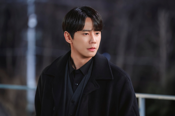 배우 이준영이 JTBC 토일드라마 '신입사원 강회장'에서 열연하고 있다. [사진=SLL, 코퍼스코리아]