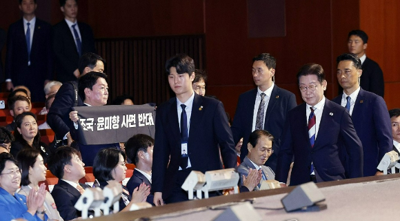 안철수 국민의힘 의원이 16일 자신의 페이스북에 올린 '정의봉'. 안 의원이 올린 사진은 고 박기서 씨가 2018년 10월 24일 오전 서울 용산구 식민지역사박물관에서 공개한 백범 김구 선생 암살범 안두희를 처단하는데 쓰인 '정의봉' 사진이다.[사진=안철수 국민의힘 의원 페이스북 캡쳐]