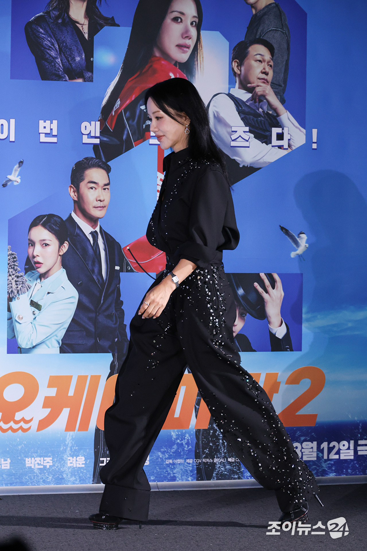 배우 엄정화가 13일 오전 서울 용산구 CGV 용산아이파크몰점에서 진행된 영화 '오케이 마담2'(감독 이철하) 제작보고회에 참석해 포즈를 취하고 있다. [사진=문수지 기자]
