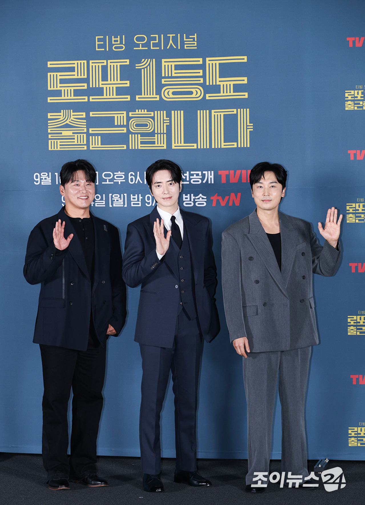 배우 오대환, 이준혁, 서현우가 8일 오전 서울 용산구 CGV 용산아이파크몰점에서 진행된 티빙 오리지널 '로또 1등도 출근합니다' 제작발표회에 참석해 포즈를 취하고 있다. [사진=문수지 기자]