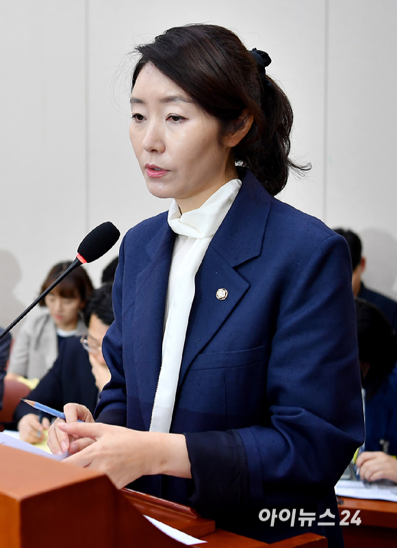 강선우 여성가족부 장관 후보자가 14일 서울 여의도 국회 여성가족위원회에서 열린 인사청문회에서 모두발언을 하고 있다. [사진=곽영래 기자]