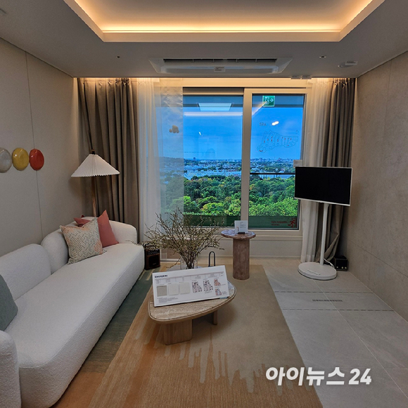 써밋더힐 견본주택 내 마련된 단지 모형도. 2026.05.22 [사진=이효정 기자 ]