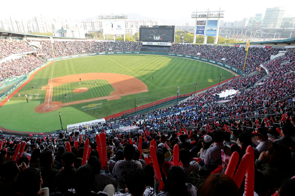 bhc는 한국 프로야구(KBO) 개막을 앞두고 야구장 인기 메뉴 '뿌링클 순살' 등을 중심으로 메뉴 라인업을 강화했다. [사진=bhc]