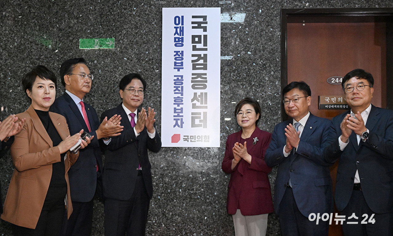 사진 왼쪽부터 강선우 여성가족부 장관 후보자, 이진숙 교육부총리 겸 교육부 장관 후보자. [사진=아이뉴스24 DB]