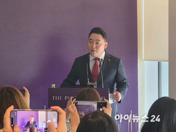 조용기 한화푸드테크 대표가 21일 기자간담회에서 더 플라자 다이닝을 소개하고 있다. [사진=구서윤 기자]