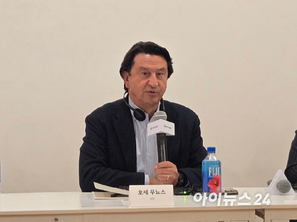 호세 무뇨스 현대자동차 대표이사 사장이 1일(현지시간) 미국 뉴욕에서 열린 &lsquo;디 올 뉴 투싼&rsquo; 월드 프리미어 미디어 간담회에서 발언하고 있다. [사진=최란 기자]