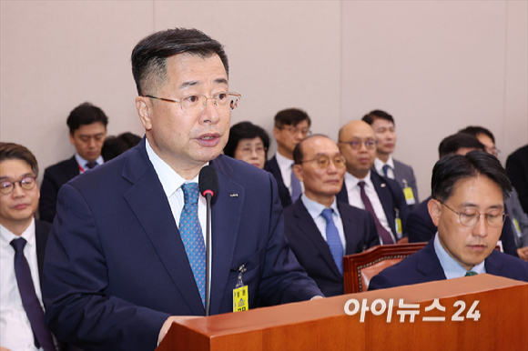 강경성 대한무역투자진흥공사(KOTRA) 사장이 16일 서울 여의도 국회에서 열린 국회 산업통상자원중소벤처기업위원회의 대한무역투자진흥공사 등에 대한 2025 국정감사에서 업무보고를 하고 있다. [사진=곽영래 기자]