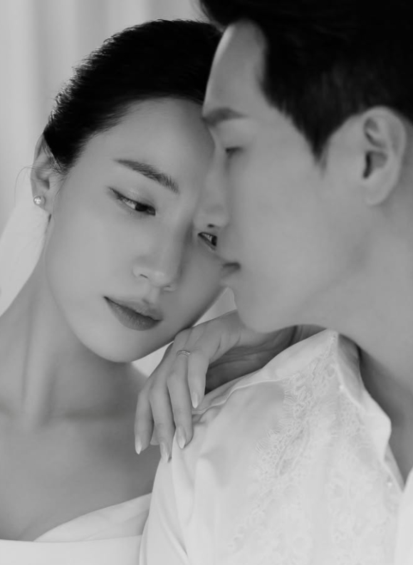 티아라 출신 류화영이 웨딩화보를 공개했다. [사진=류화영 인스타그램 ]
