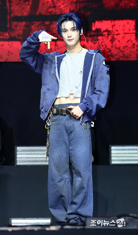 그룹 이븐 박한빈이 20일 서울 영등포구 명화아트홀에서 열린 이븐(EVNNE) 첫 싱글 '뱉어 (Backtalk)' 컴백 쇼케이스에 참석하고 있다. [사진=정소희 기자]