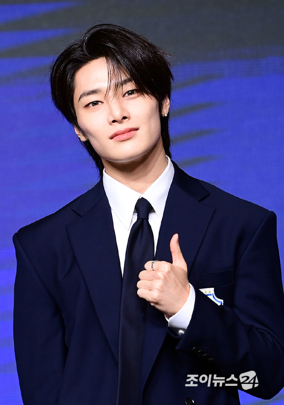 그룹 스트레이키즈 아이엔이&nbsp;22일 오전 서울 영등포구 여의도 콘래드호텔에서 열린&nbsp;스트레이키즈(Stray Kids) 정규 4집 '카르마' 발매 기념 기자간담회에서 포즈를 취하고 있다. [사진=정소희 기자]