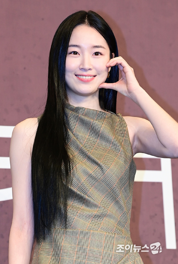 배우 원지안이 4일 오후 서울 구로구 더링크서울 트리뷰트포트폴리오 호텔에서 열린 JTBC 새 토일드라마 '경도를 기다리며' 제작발표회에 참석하고 있다. [사진=정소희 기자]