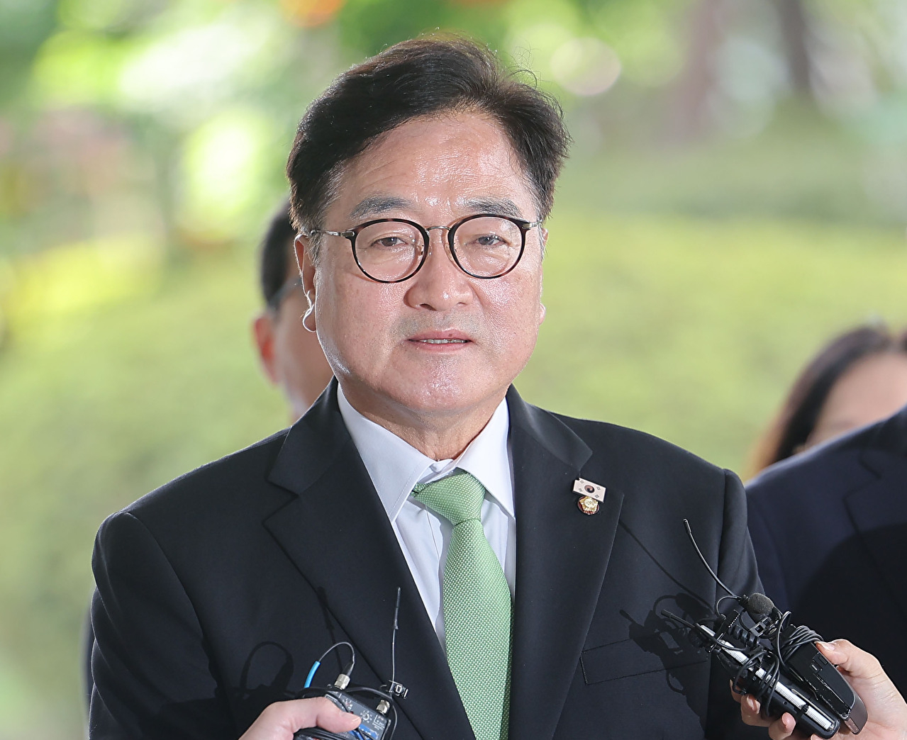 우원식 국회의장이 7일 서울 서초구 서울고등검찰청에 마련된 내란 특검 사무실에 참고인 조사를 받기 위해 출석하며 취재진 질문에 답변하고 있다. 2025.8.7 [사진=연합뉴스]