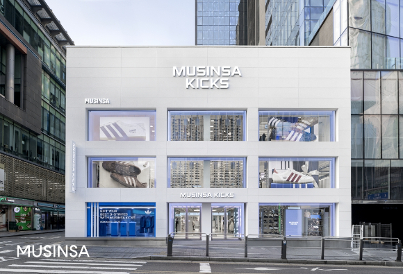 무신사 킥스 홍대. [사진=무신사]