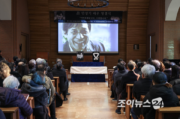 故 안성기 배우 추모 미사 및 영결식이 9일 오전 서울 중구 명동성당에서 엄수됐다. [사진=곽영래 기자]