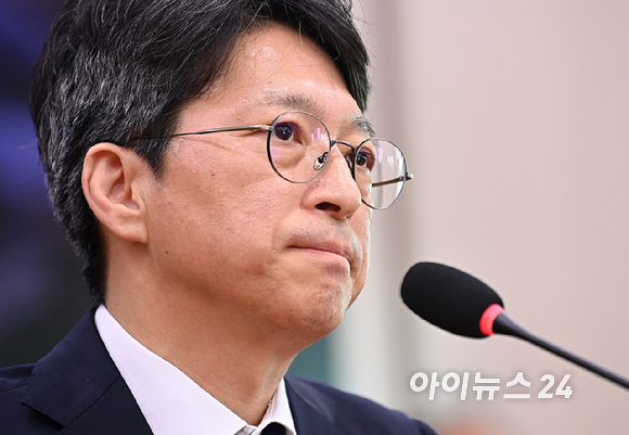 홍지선 국토교통부 장관 후보자가 16일 서울 여의도 국회에서 열린 국토교통위원회 인사청문회에서 질의에 답변하고 있다. [사진=곽영래 기자]