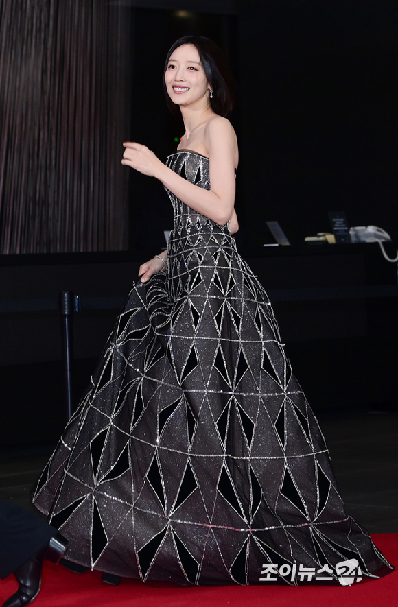 '모범택시3' 배우 표예진이 31일 오후 서울 마포구 상암동 SBS 프리즘타워에서 열린&nbsp;2025 SBS 연기대상&nbsp;레드카펫 행사에 참석하고 있다. [사진=정소희 기자]