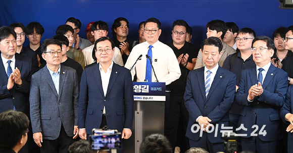 송영길 더불어민주당 의원이 8일 서울 여의도 민주당 중앙당사에서 당 대표 출마를 선언하고 있다. [사진=곽영래 기자]