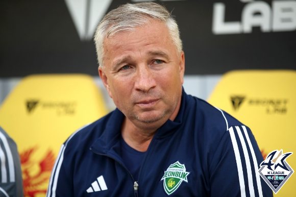 서울 윌리안이 슈팅을 하고 있다. [사진=한국프로축구연맹]