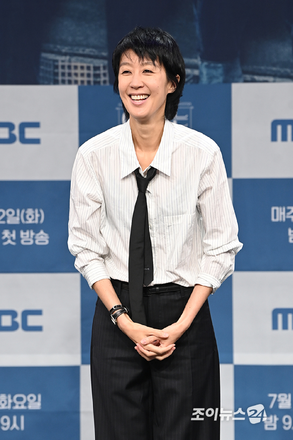 &apos;부국의 조건&apos; MC 홍진경, 시청자 맞춤형 진행⋯스웨덴 취재도