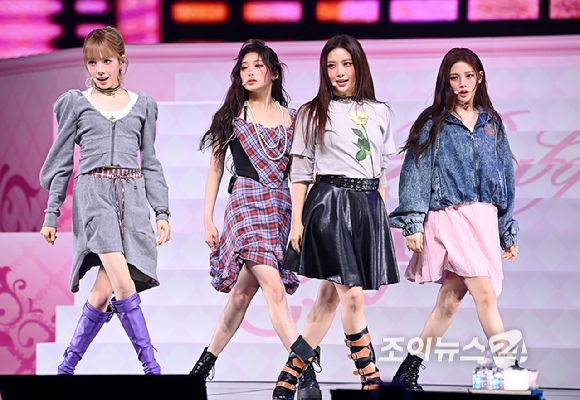 걸그룹 Baby DONT Cry(베이비돈크라이)가 24일 오후 서울 용산구 블루스퀘어에서 열린 첫 미니 앨범 'AFTER CRY'(애프터 크라이) 컴백 쇼케이스에서 무대를 선보이고 있다. [사진=곽영래 기자]