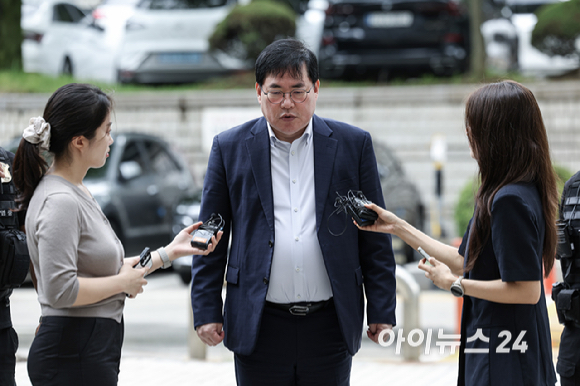유동규 전 성남도시개발공사 기획본부장이 10일 서울 서초구 서울고등법원에서 열린 대장동 개발 특혜 혐의 공판에 출석하고 있다. [사진=사진공동취재단 ]
